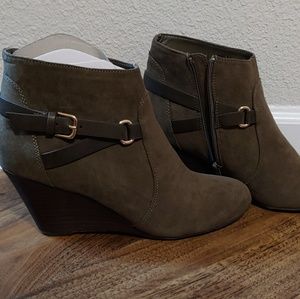 Nwot Report Green Booties 8.5